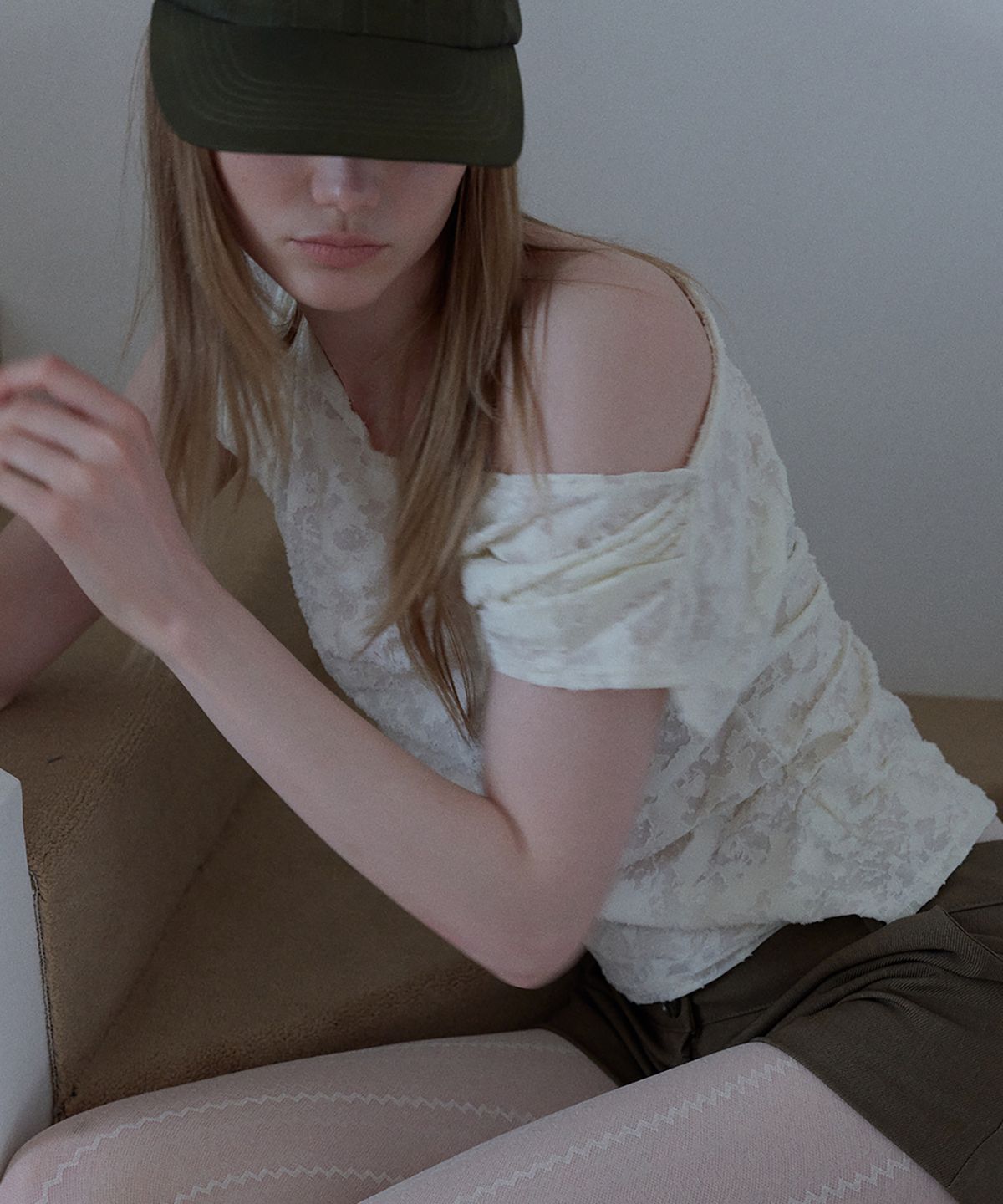 우네씬(UUNE SCENE) Jacquard Cowl-Neck Top_Ivory