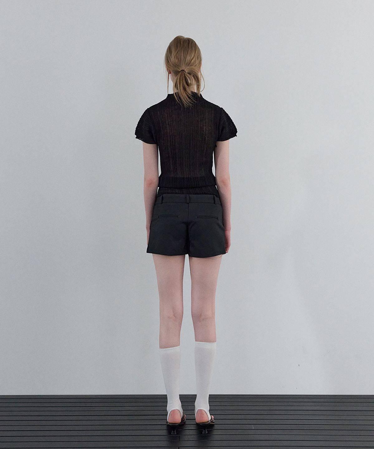 우네씬(UUNE SCENE) Pleated Half-Neck Knit_Black