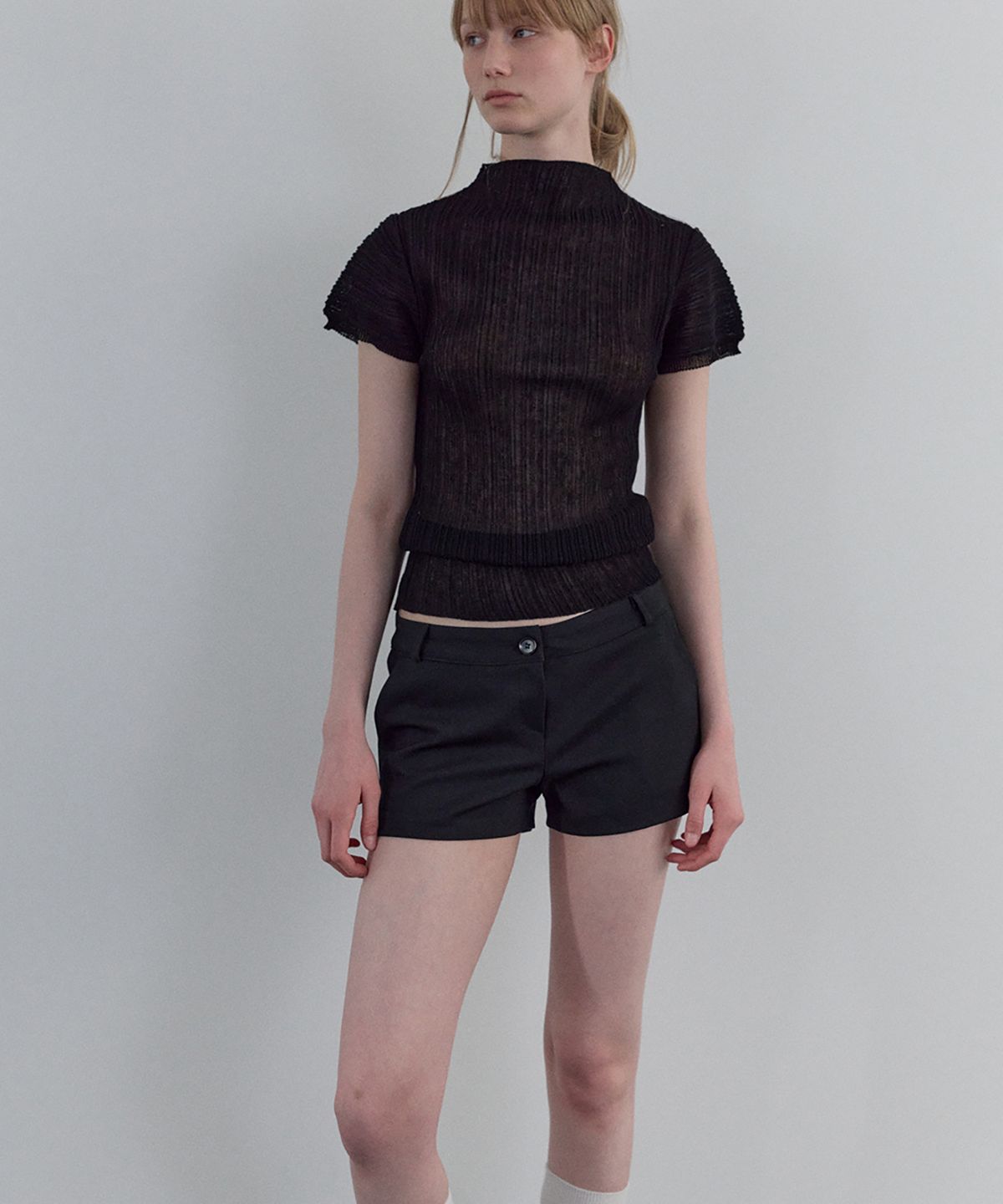 우네씬(UUNE SCENE) Pleated Half-Neck Knit_Black