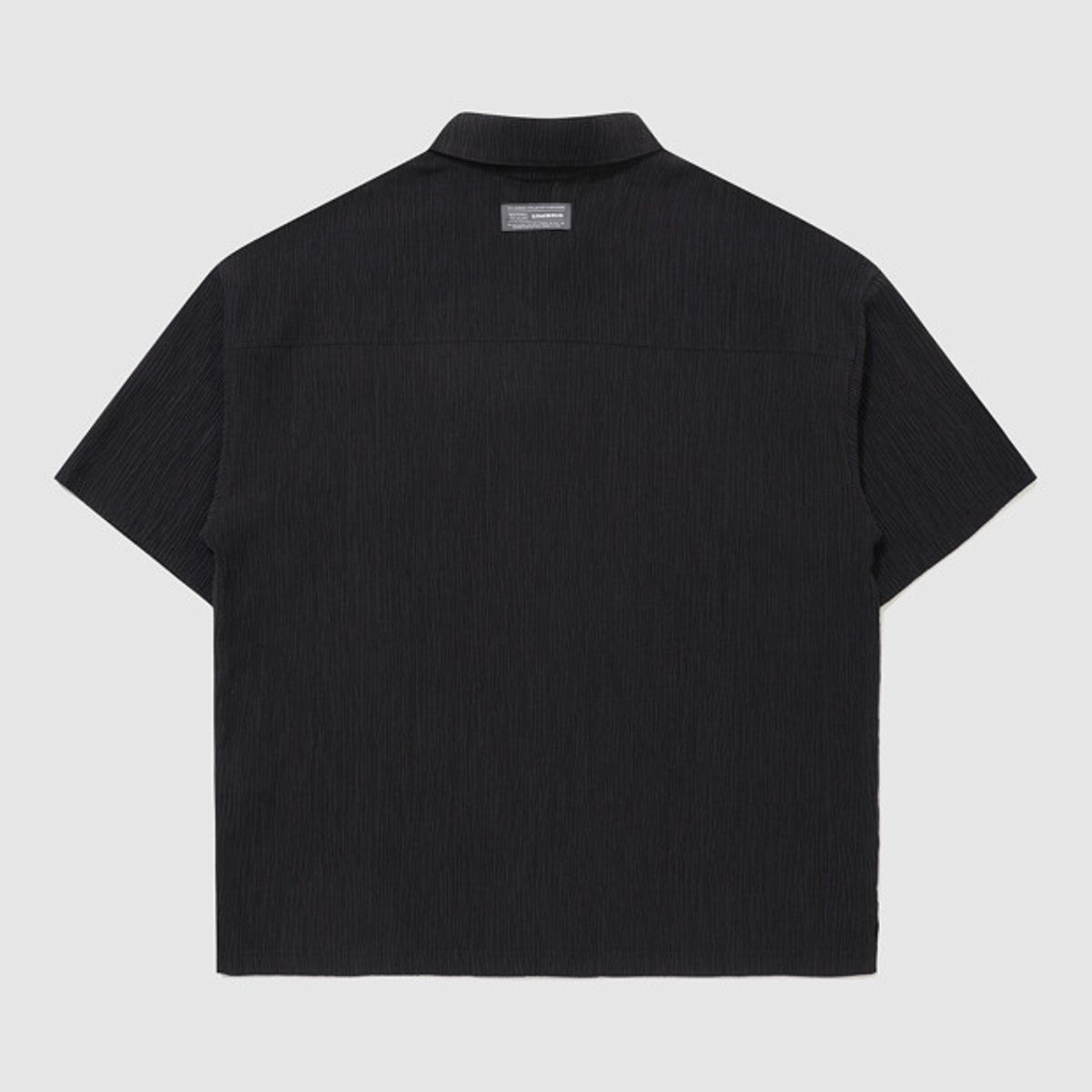 엄브로(UMBRO) 플리츠 카라 반팔 티셔츠 블랙 UR221CWT65