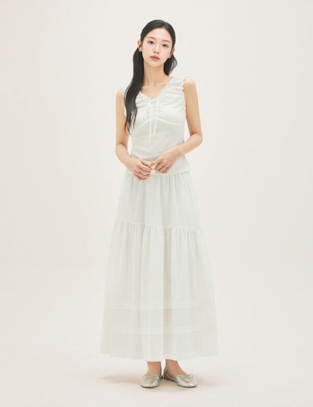 로엠(ROEM) 브이넥 셔링 티셔츠 RMHWG38RT4