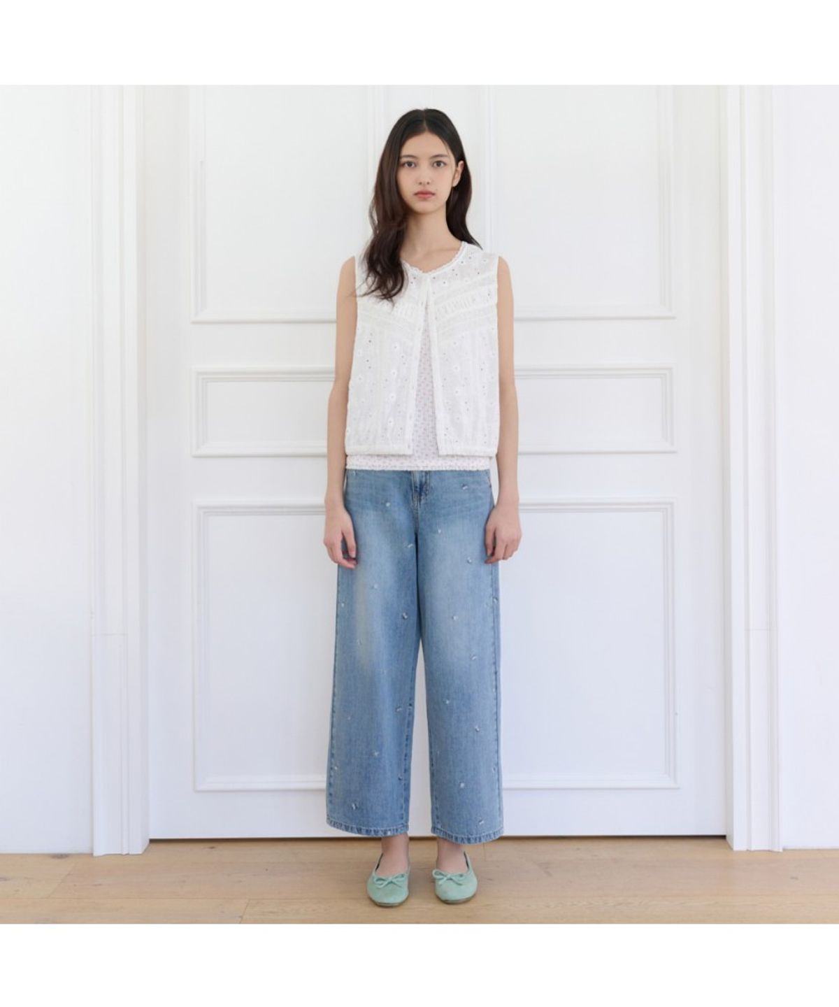 써스데이 아일랜드(THURSDAY ISLAND) 플라워 아일렛 슬리브리스 블라우스_T264MBL281W