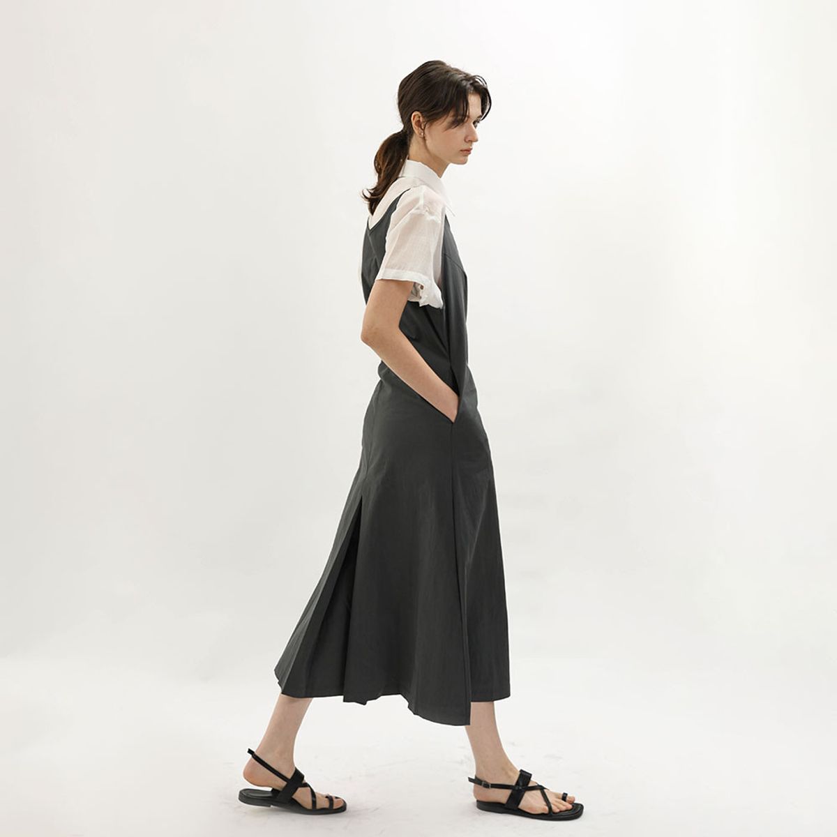 웬스데이딜라잇(WEDNESDAY DELIGHT) WD_Minimal sleeveless flare dress_2color
