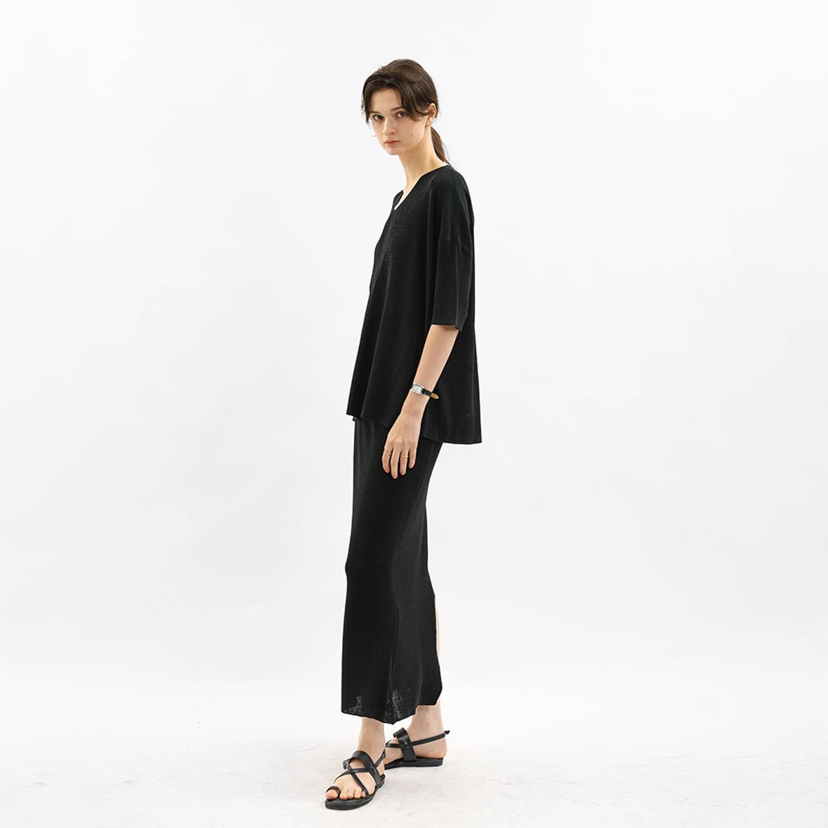 웬스데이딜라잇(WEDNESDAY DELIGHT) WD_Oversized v-neck knit top and skirt set_BLACK