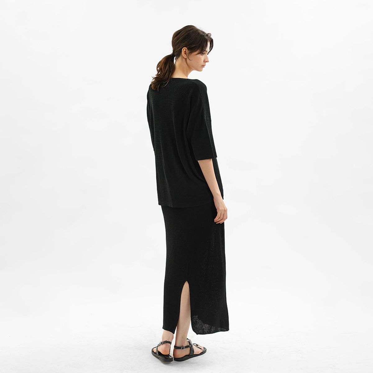 웬스데이딜라잇(WEDNESDAY DELIGHT) WD_Oversized v-neck knit top and skirt set_BLACK