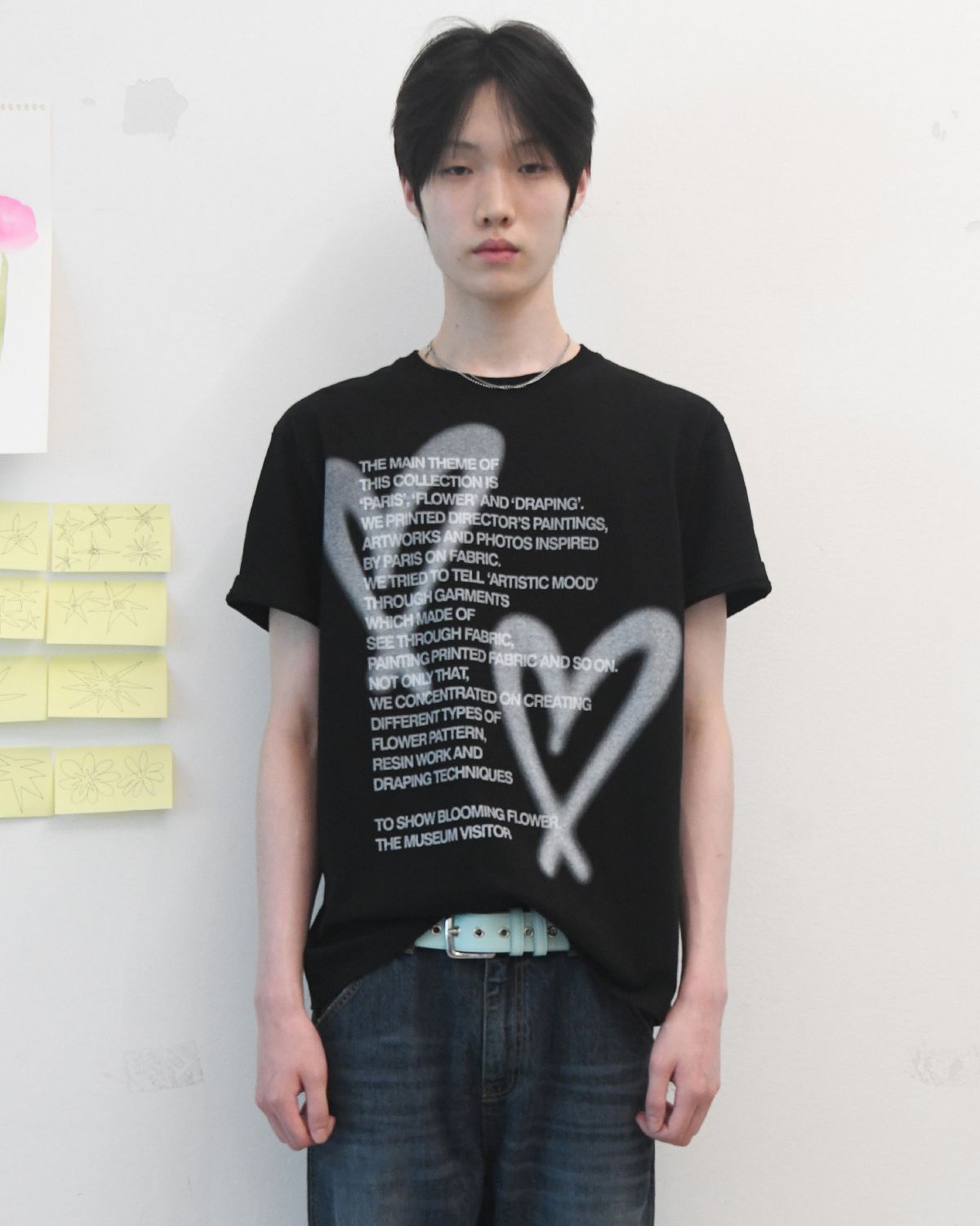 더뮤지엄비지터(THEMUSEUMVISITOR) HEART PRINTED OVERFIT T-SHIRT (BLACK)