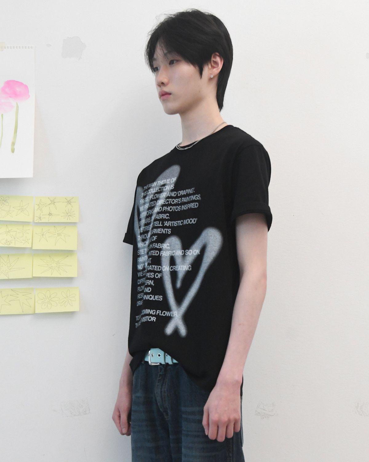 더뮤지엄비지터(THEMUSEUMVISITOR) HEART PRINTED OVERFIT T-SHIRT (BLACK)