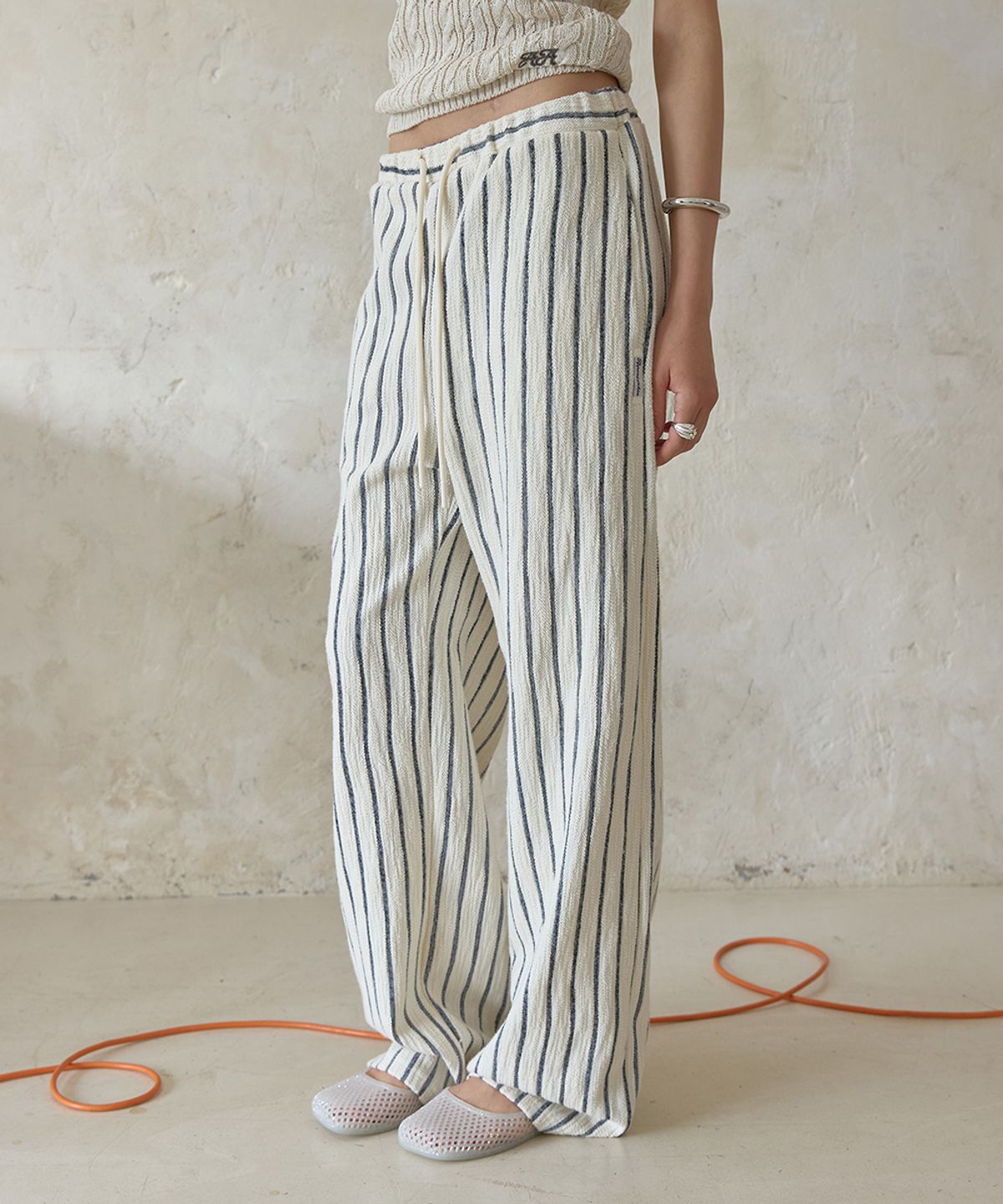 어패럴아카이브(APPAREL ARCHIVE) Slove stripe banding pants - Charcoal