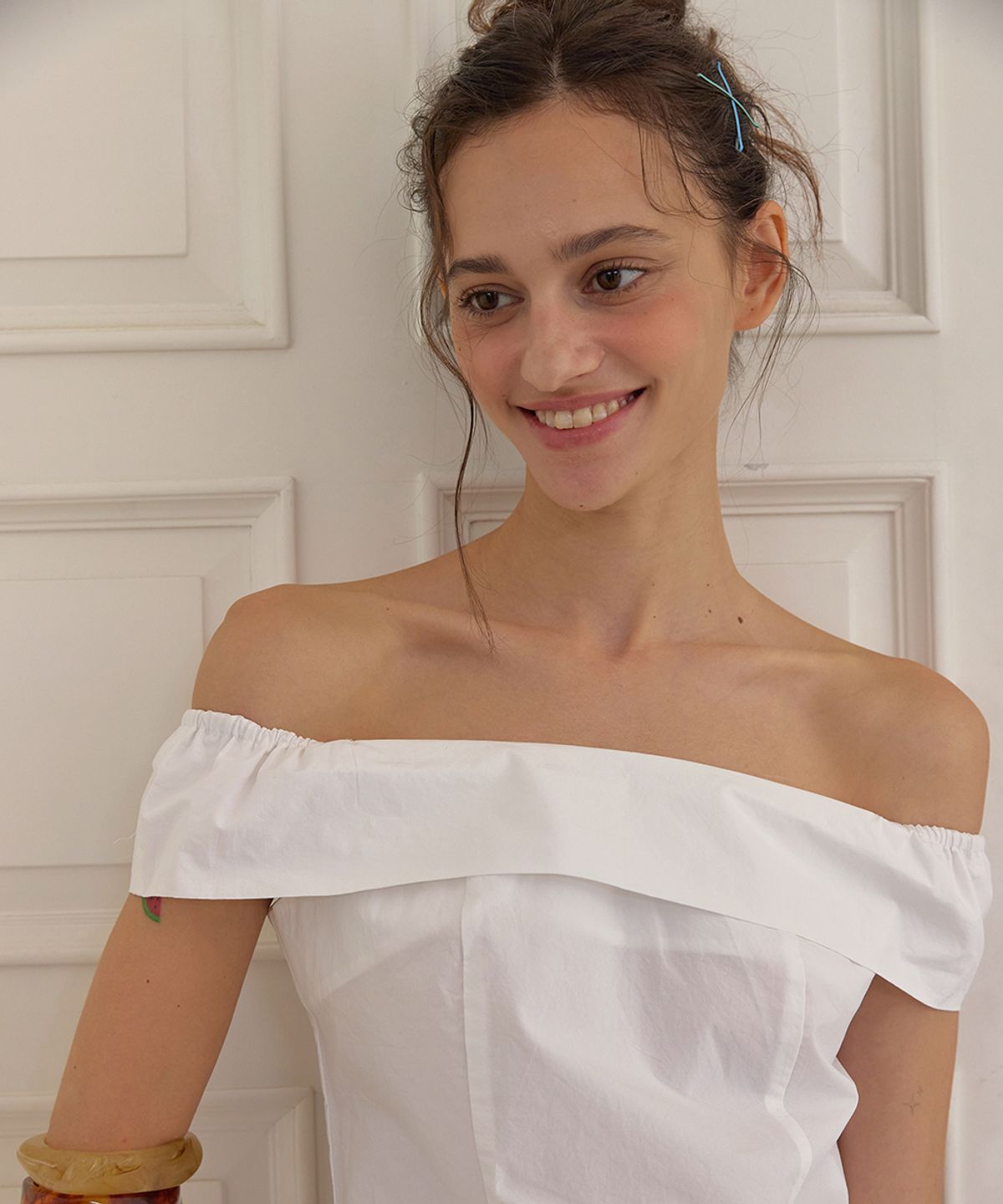 어패럴아카이브(APPAREL ARCHIVE) Mellow off-shoulder blouse - Ivory