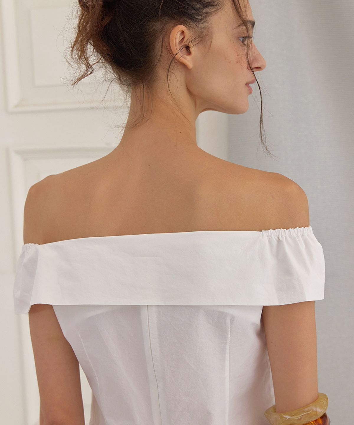 어패럴아카이브(APPAREL ARCHIVE) Mellow off-shoulder blouse - Ivory