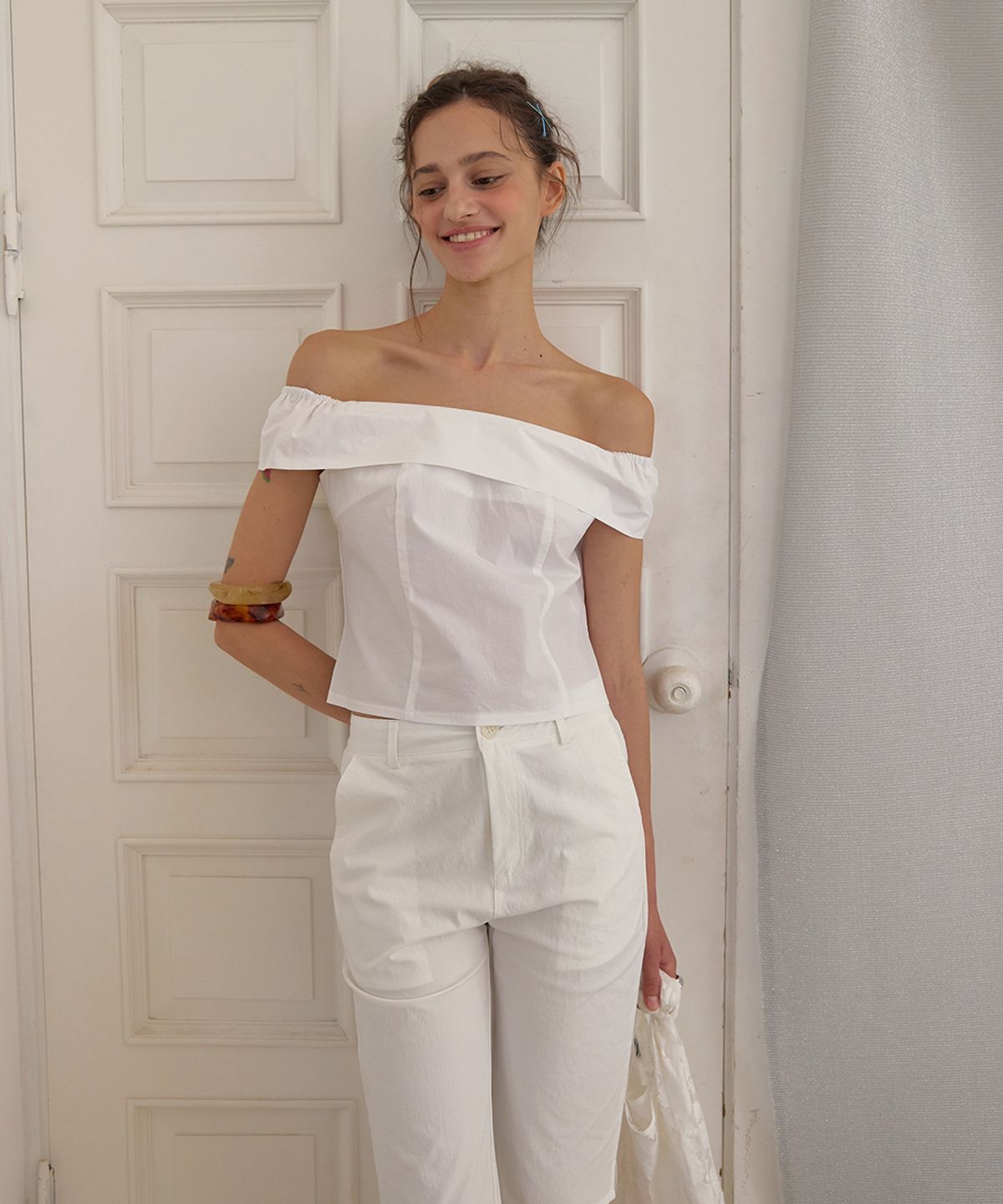 어패럴아카이브(APPAREL ARCHIVE) Mellow off-shoulder blouse - Ivory