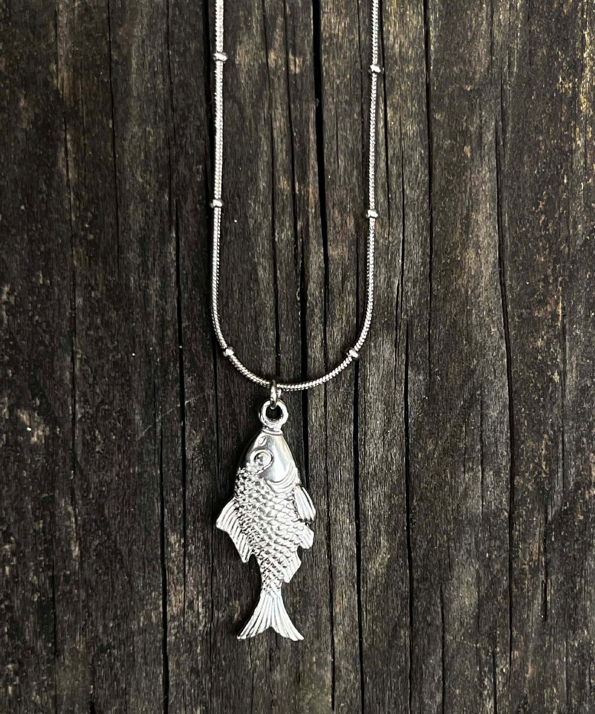 무아르모아(MOIREMOA) Dear Fish Pendant Necklace