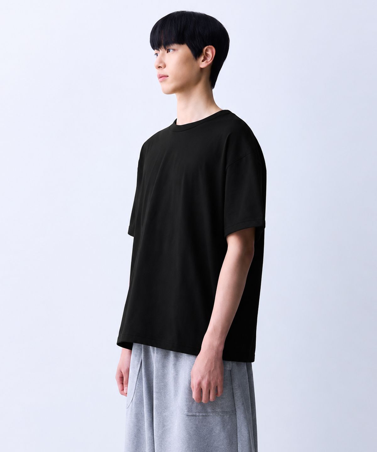 에이던엠(ADERNM) 더블 스티치 넥바인딩 미니멀 티셔츠 블랙