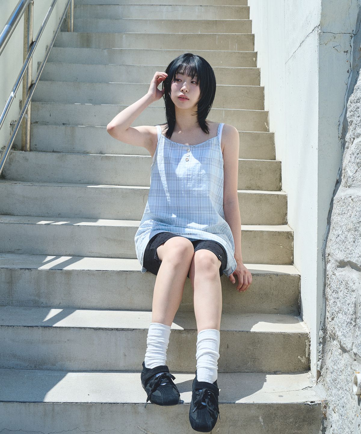 미헤브(MIHEV) [블루클로젯 X 미헤브] 체크 레이어드 슬리브리스 원피스 스카이블루