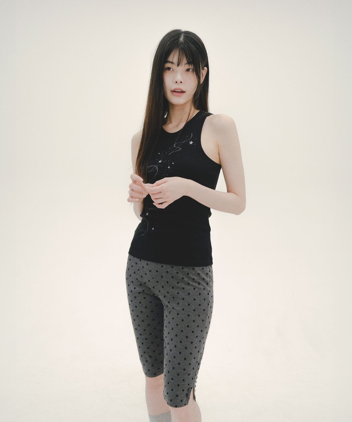 미헤브(MIHEV) [블루클로젯 X 미헤브] 후로킹 도트 카프리 팬츠 그레이