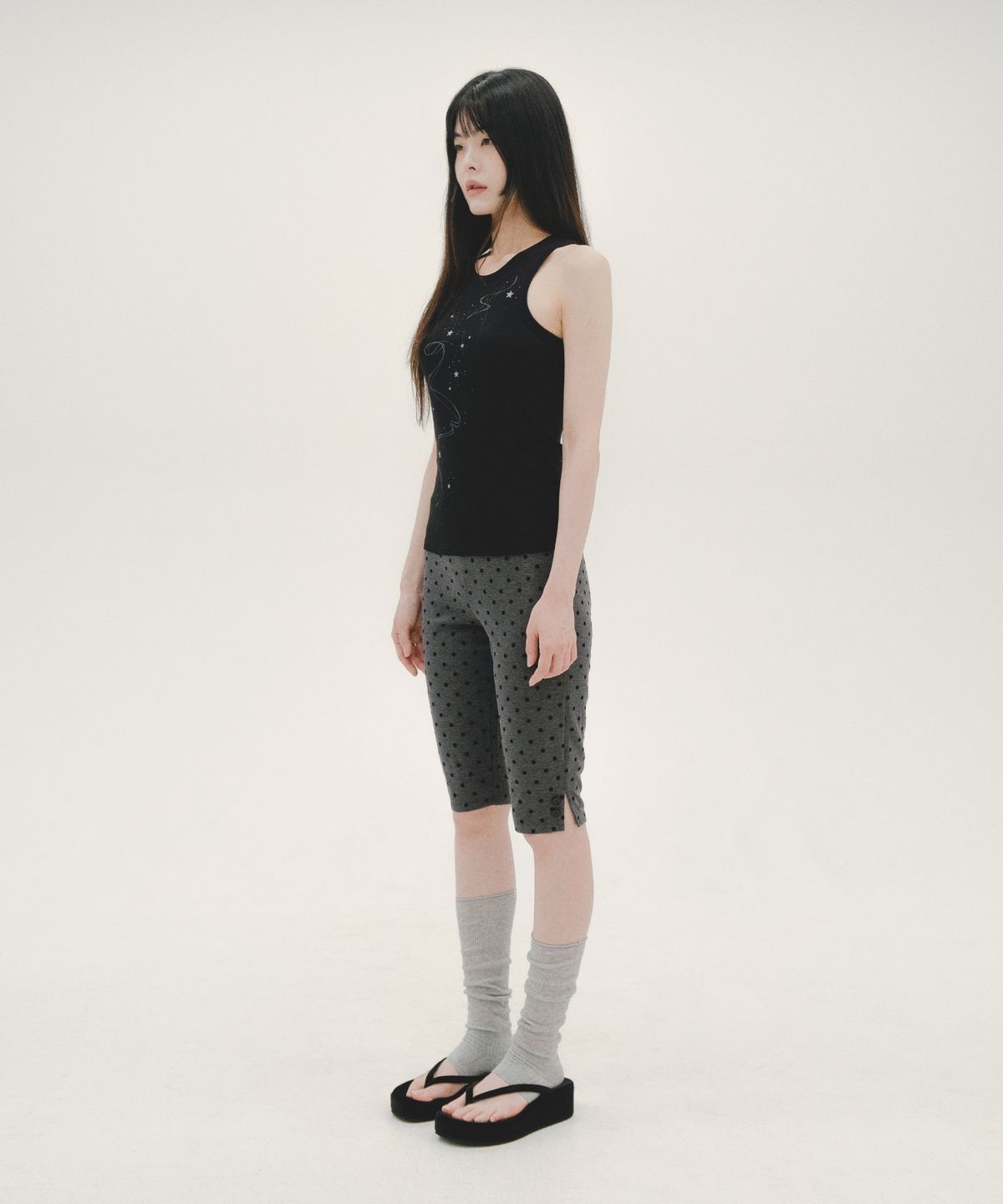 미헤브(MIHEV) [블루클로젯 X 미헤브] 후로킹 도트 카프리 팬츠 그레이