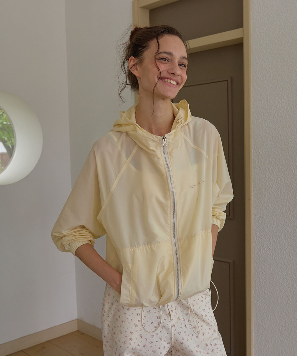 어패럴아카이브(APPAREL ARCHIVE) Lazy sheer nylon hoodie jumper - Butter