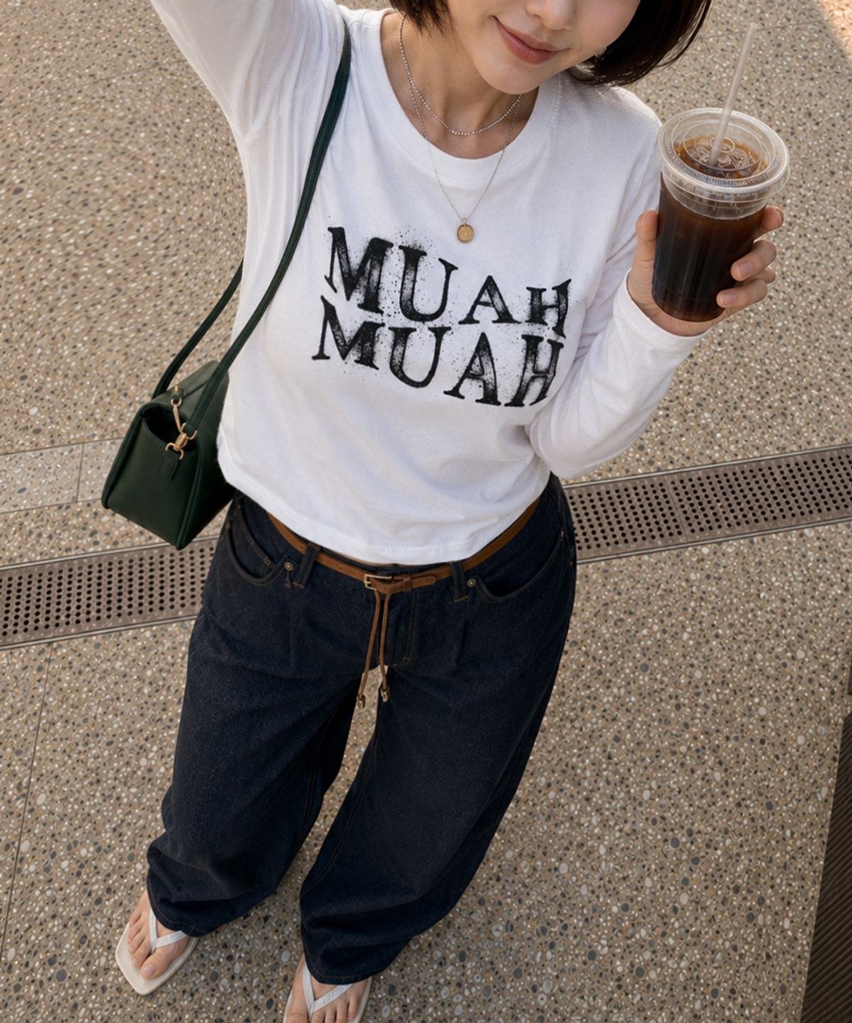 무아무아(MUAHMUAH) 스프레이드 웨이브 긴팔티 [화이트]
