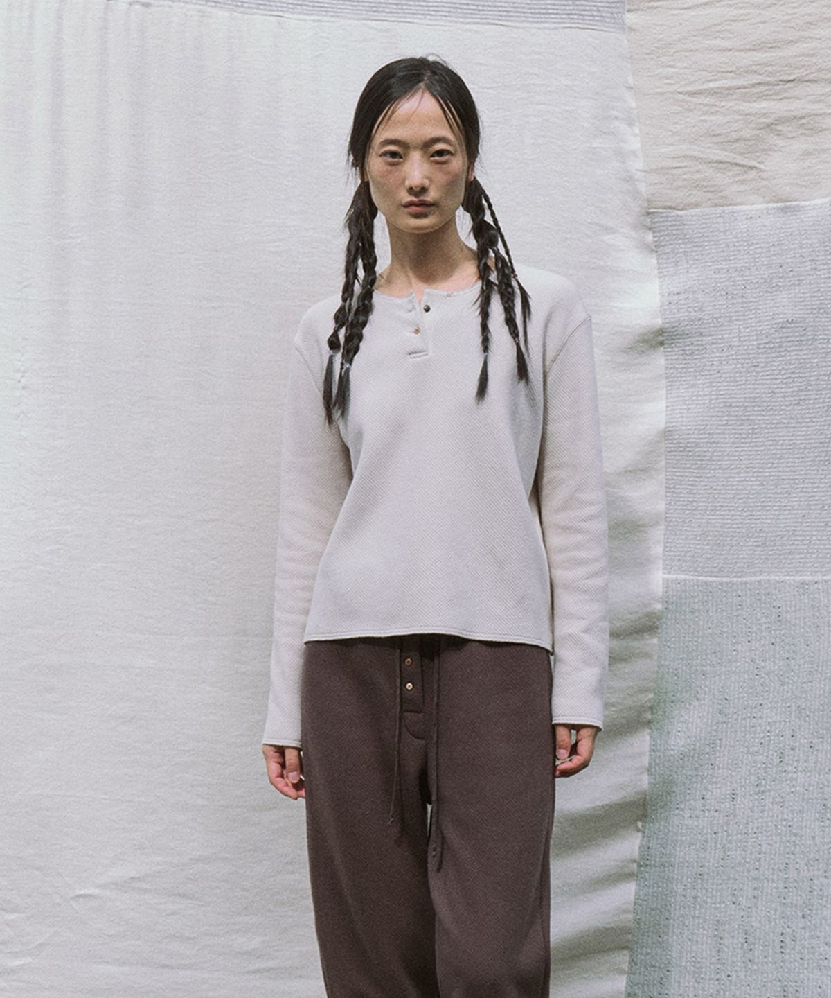 모노크롬(MONOCHROME) mons t-shirt (light beige)