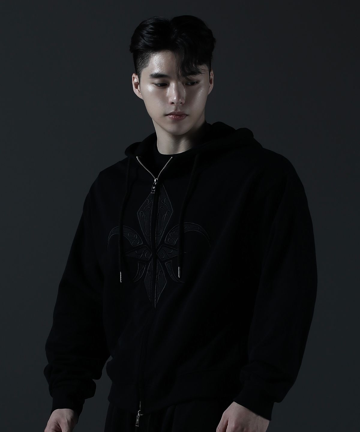 카미드(CARMID) 인디고 아플리케 후드집업 [블랙]