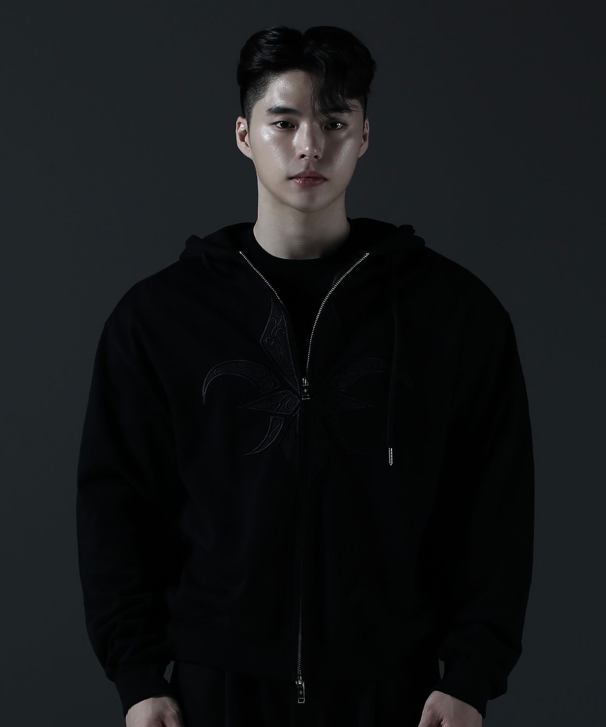 카미드(CARMID) 인디고 아플리케 후드집업 [블랙]