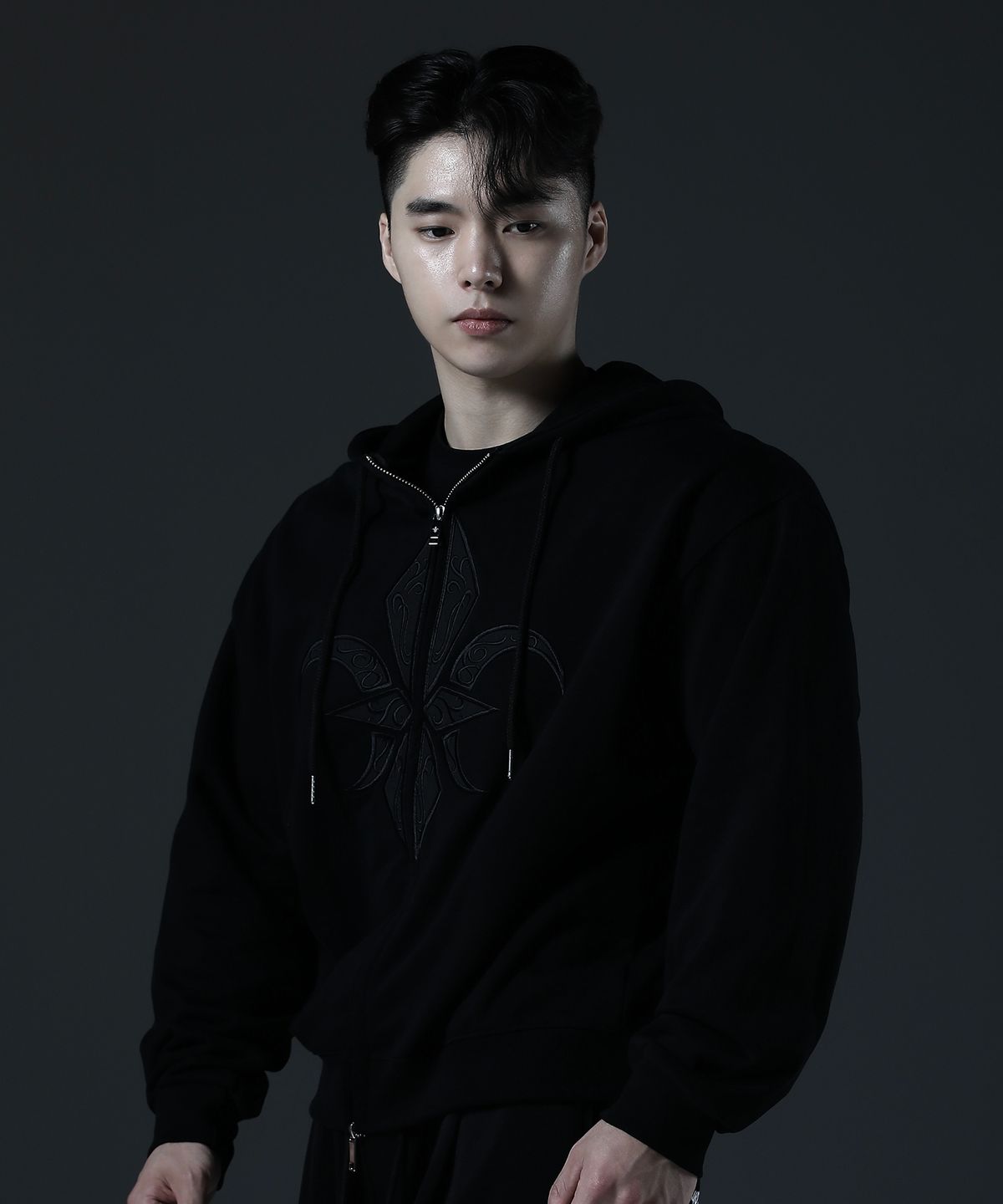 카미드(CARMID) 인디고 아플리케 후드집업 [블랙]