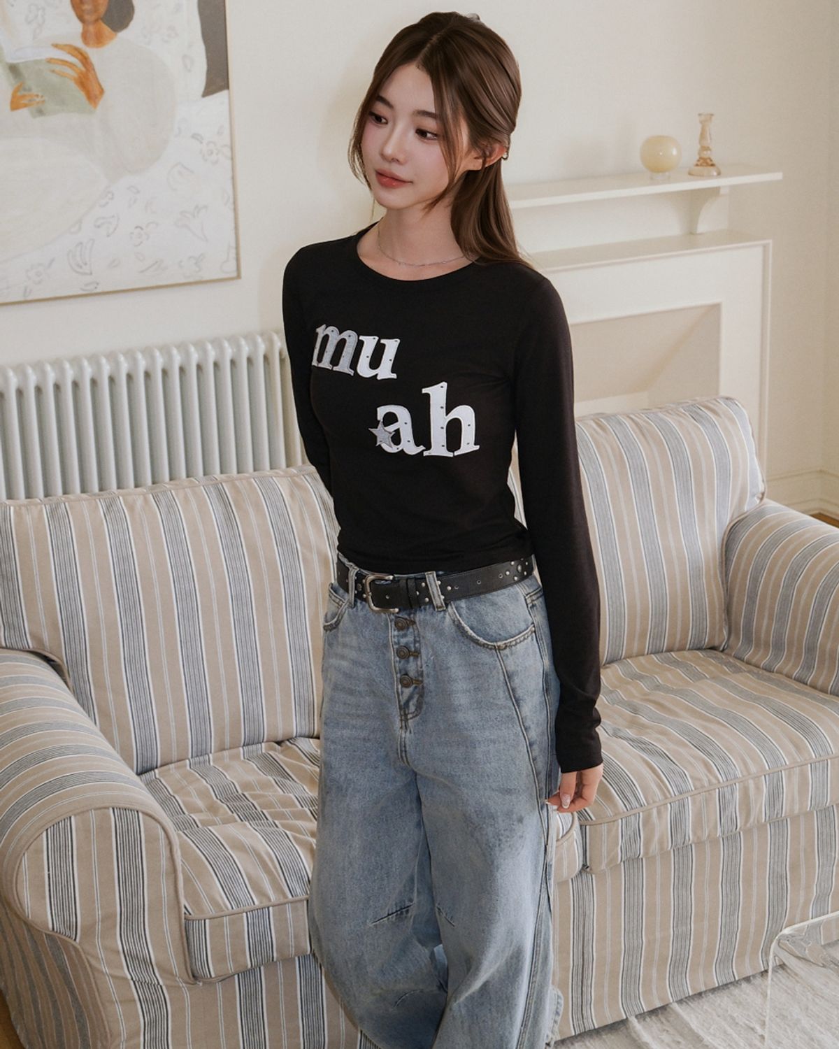 무아무아(MUAHMUAH) 도트 스타 패치 긴팔 티셔츠 [블랙]