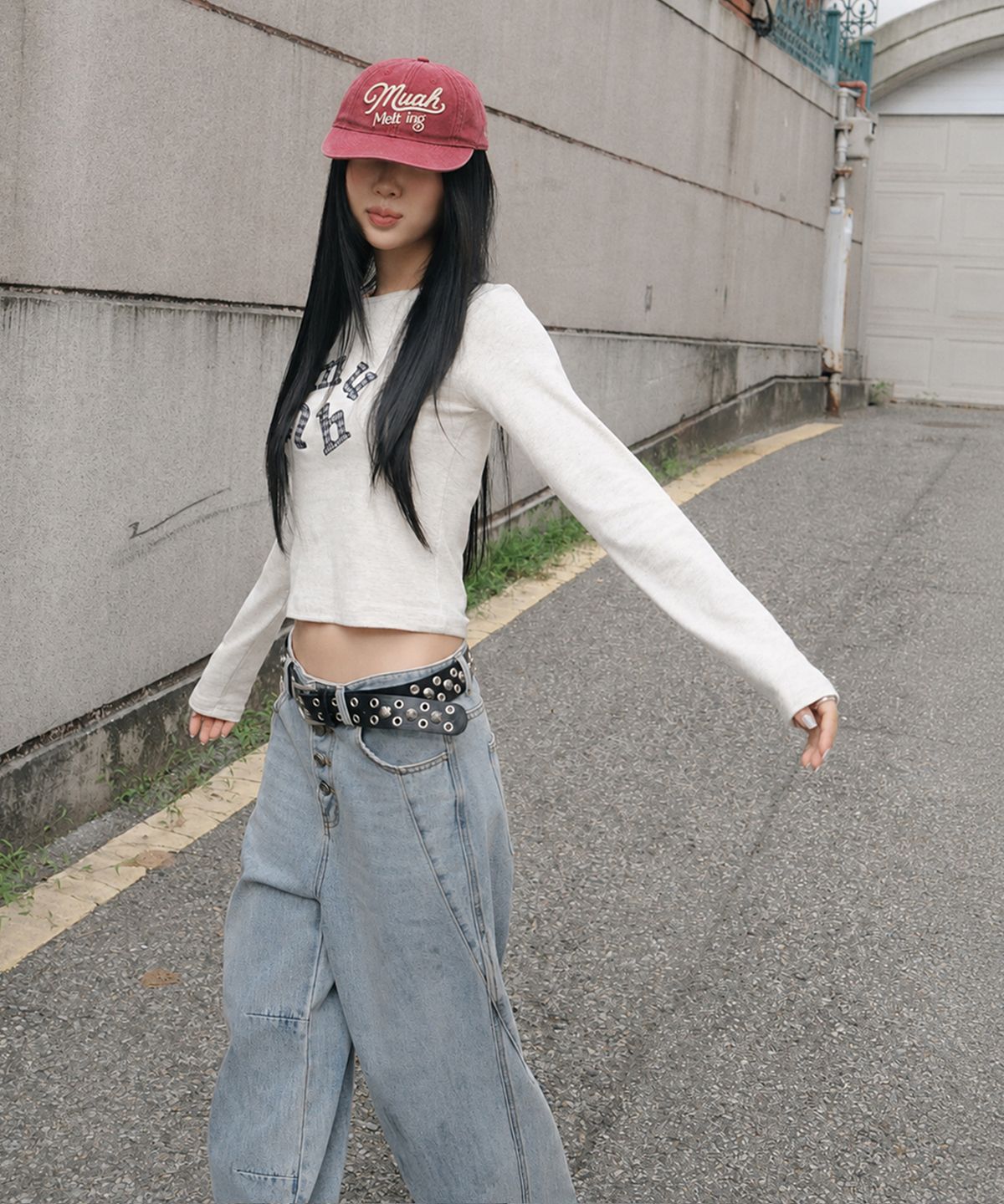무아무아(MUAHMUAH) 더블체크 패치 긴팔티 [오트밀]