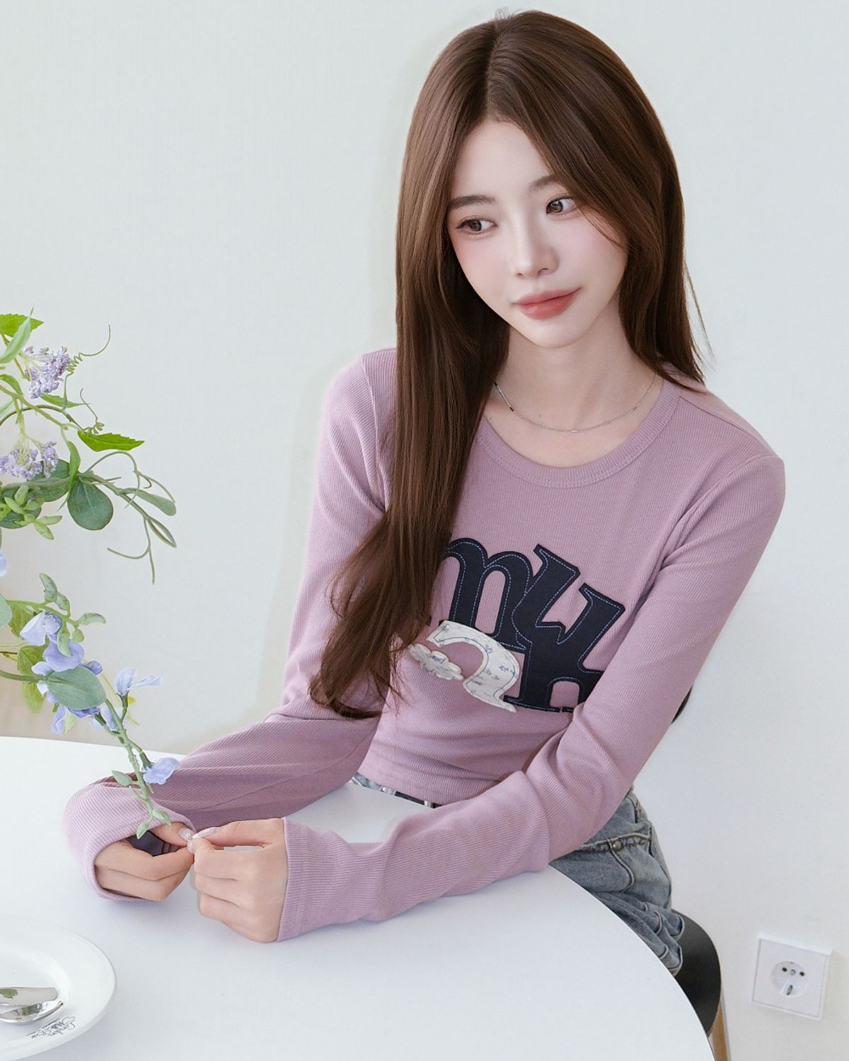 무아무아(MUAHMUAH) A플라워 아플리케 패치 긴팔티 [로즈핑크]