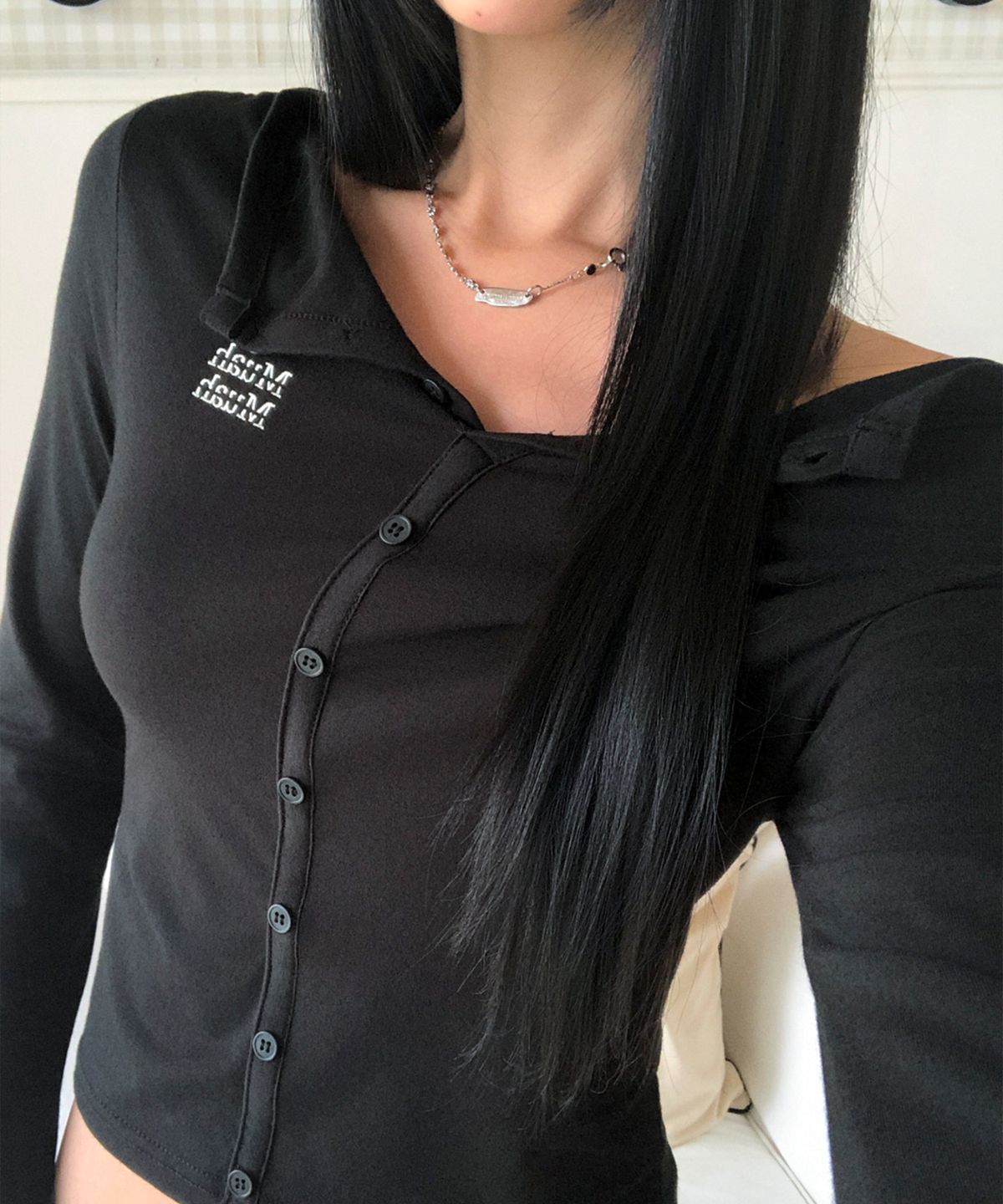 무아무아(MUAHMUAH) 오프숄더 헨리 긴팔 티셔츠 [블랙]
