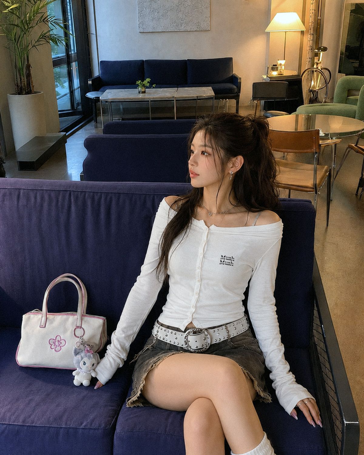 무아무아(MUAHMUAH) 오프숄더 헨리 긴팔 티셔츠 [화이트]