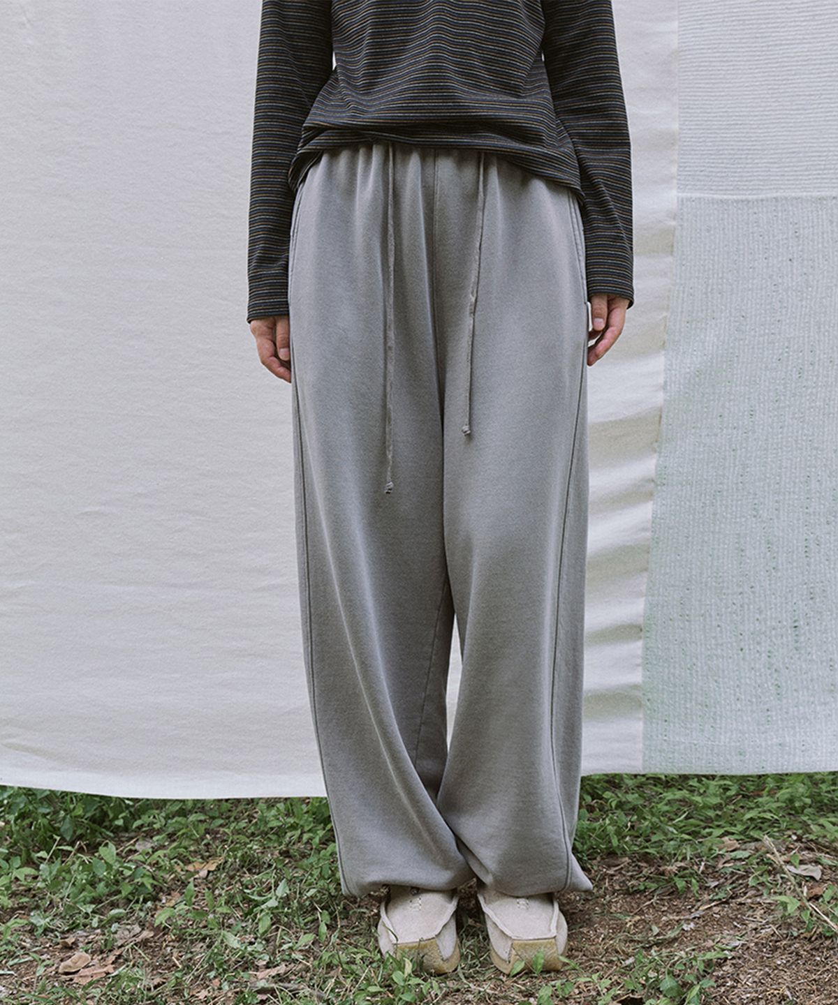 모노크롬(MONOCHROME) alle fleece pants (mocha)