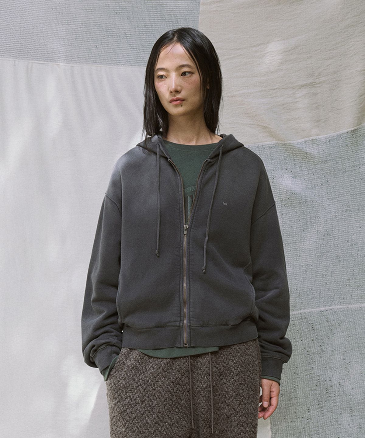 모노크롬(MONOCHROME) alle fleece hooded zip-up (charcoal)