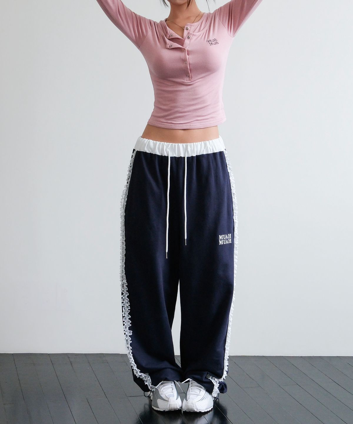 무아무아(MUAHMUAH) 레이스 밴드 와이드 밴딩팬츠 [네이비]