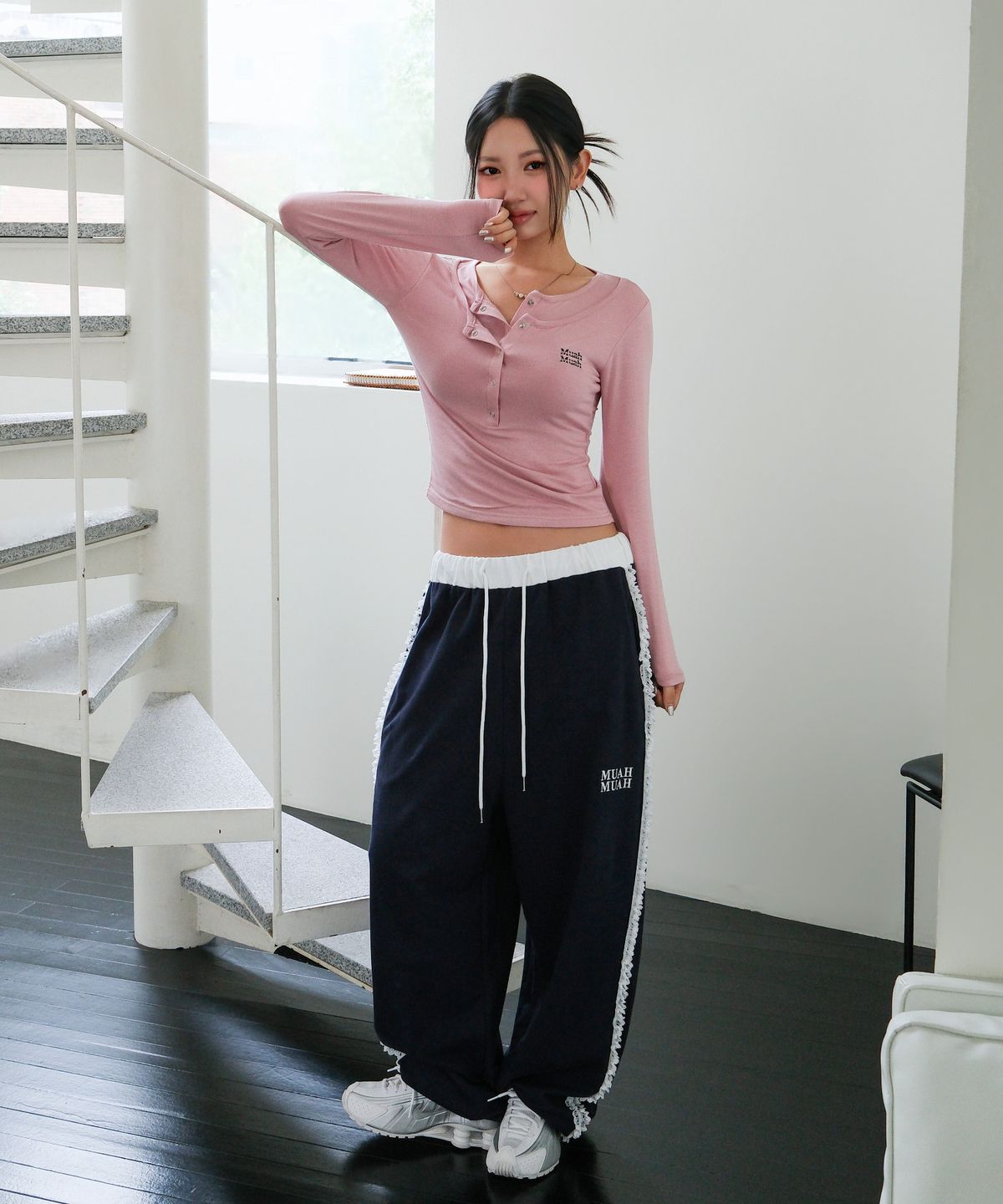 무아무아(MUAHMUAH) 레이스 밴드 와이드 밴딩팬츠 [네이비]