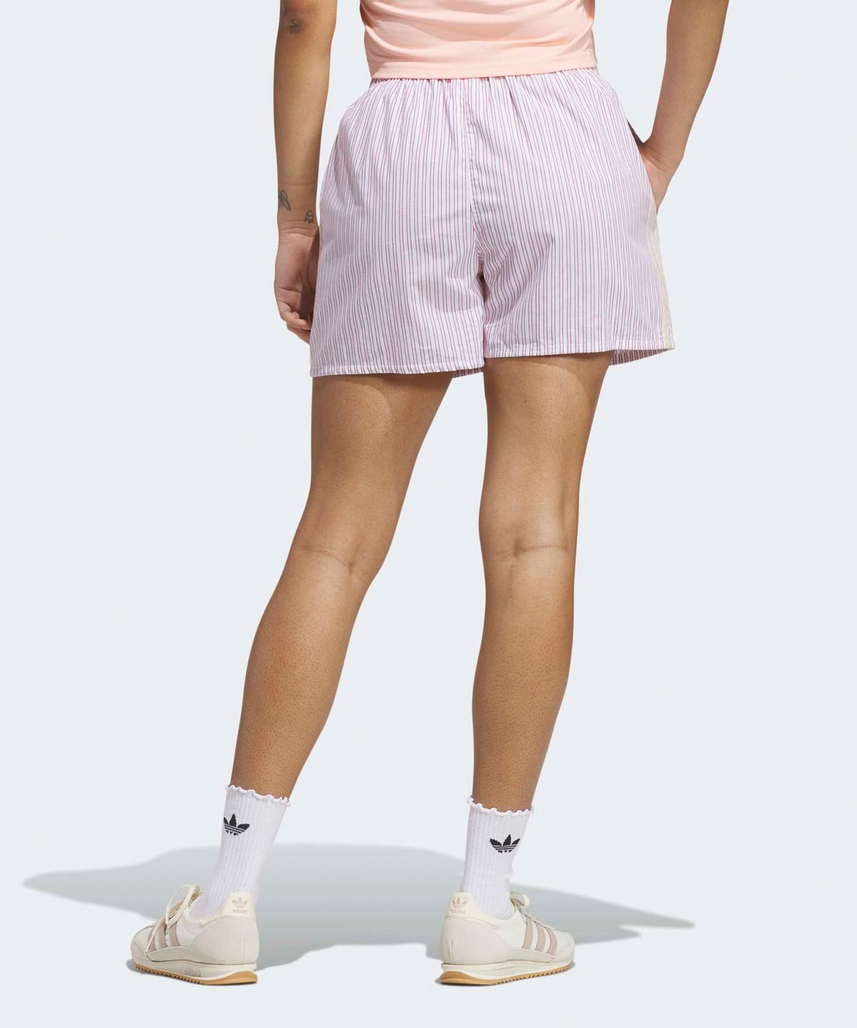 아디다스(ADIDAS) 스트라이프 박스 숏 팬츠 - 화이트:레드:세미핑크글로우 / KT8006