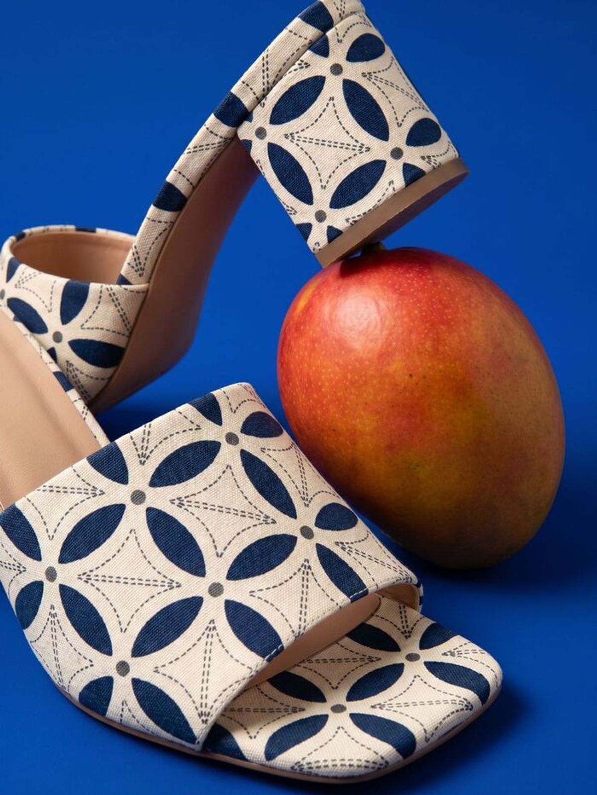 인더발코니(IN THE BALCONY) 26 Ceris Navy Tile Diamond