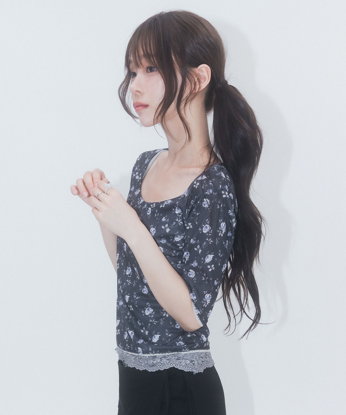 하이스쿨디스코(HIGH SCHOOL DISCO) 7부 레이스 플라워 티셔츠_네이비