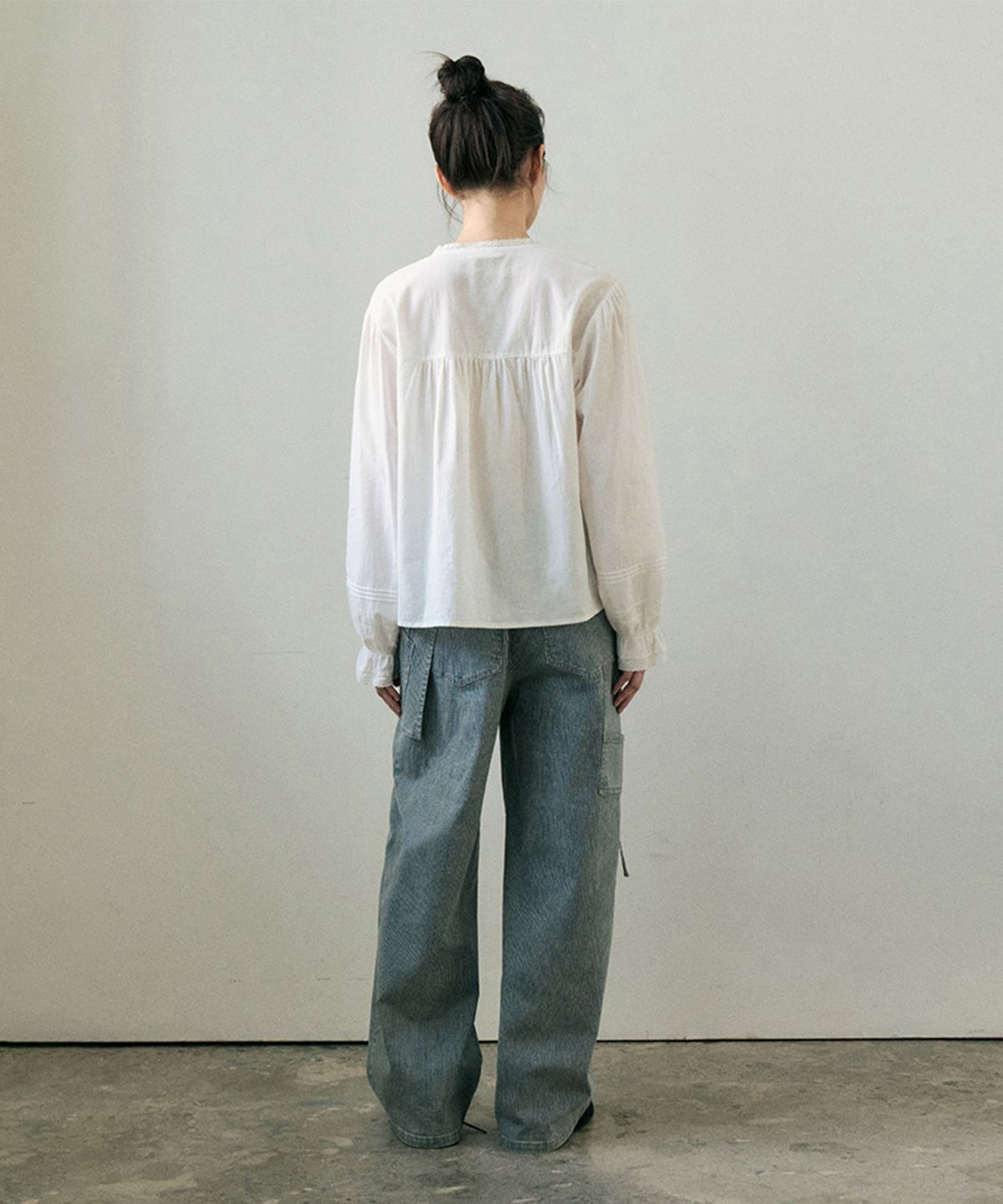 모노크롬(MONOCHROME) oa lace blouse (2color)