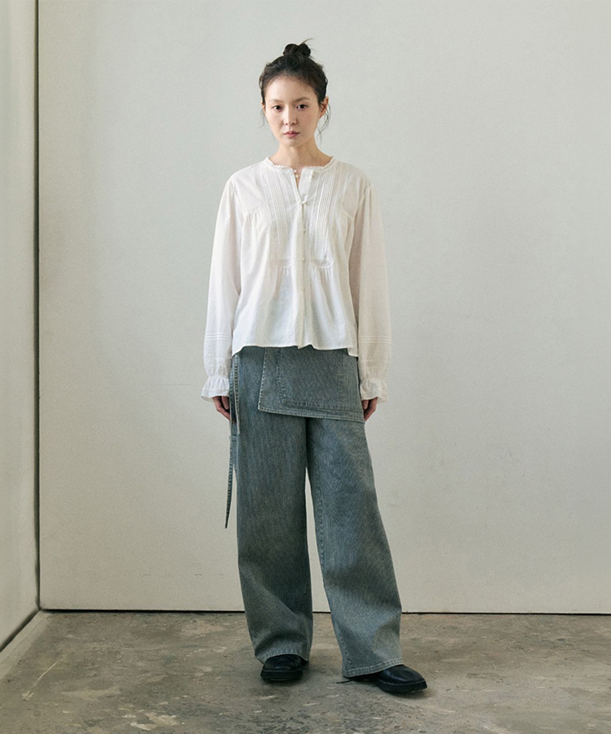 모노크롬(MONOCHROME) oa lace blouse (2color)