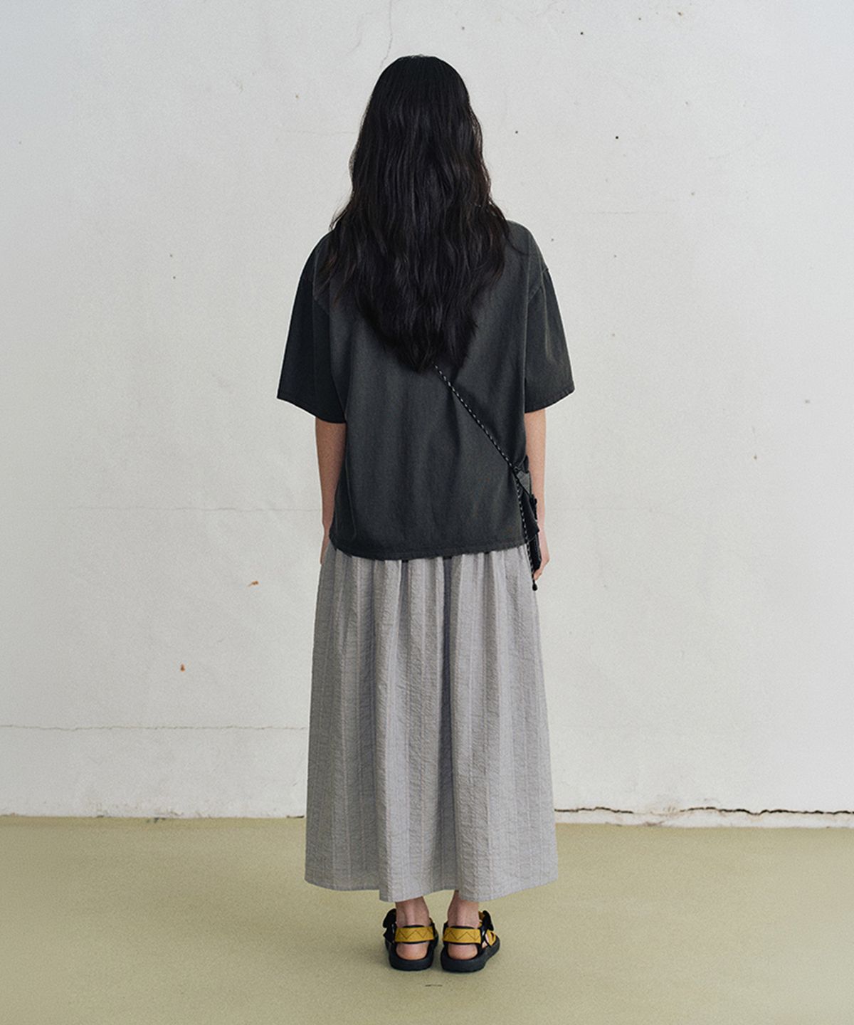 모노크롬(MONOCHROME) siro slit t-shirt (2color)