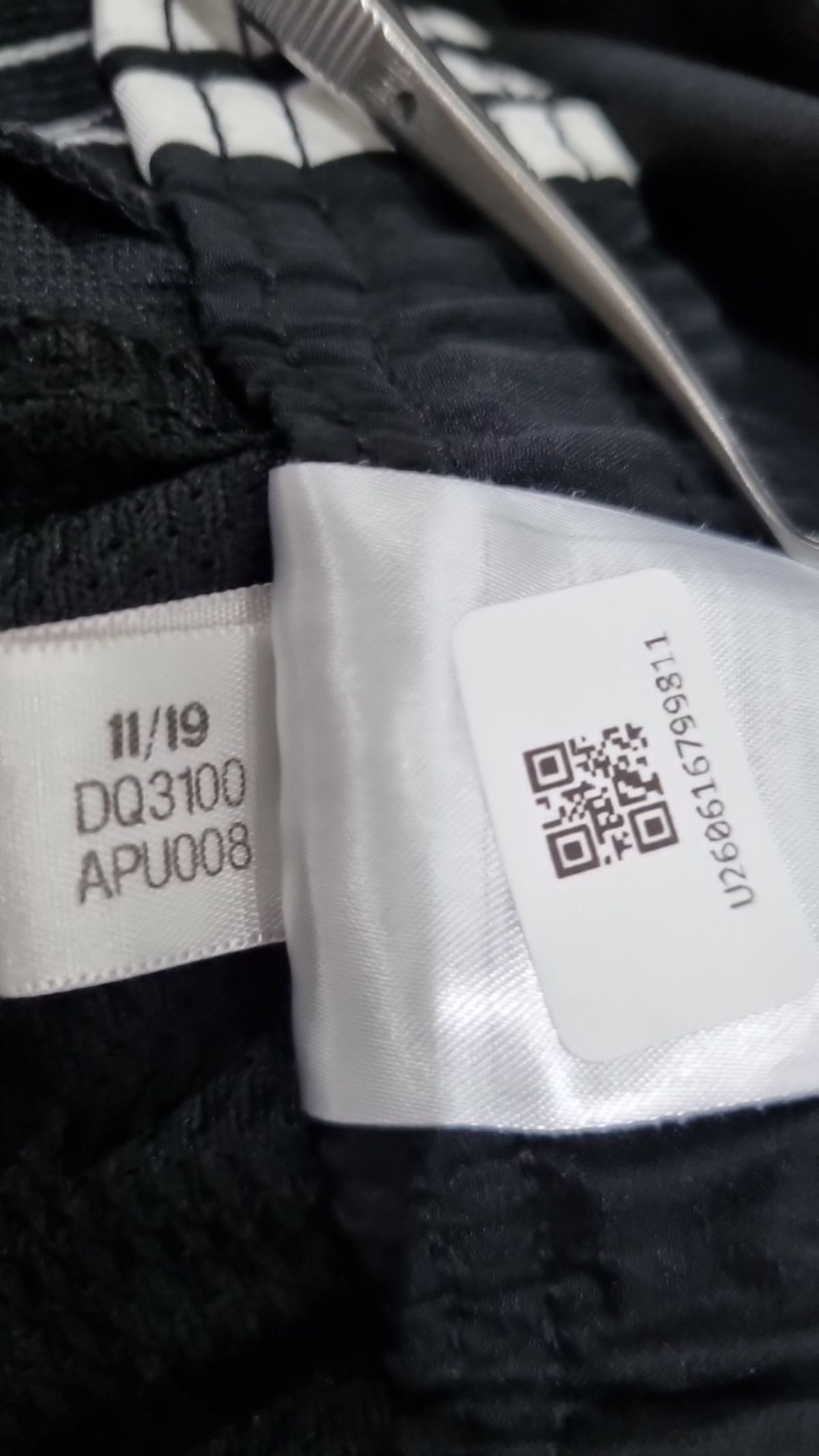 아디다스(ADIDAS) 에센셜 3S 윈드 팬츠 - 블랙:화이트 / DQ3100 L