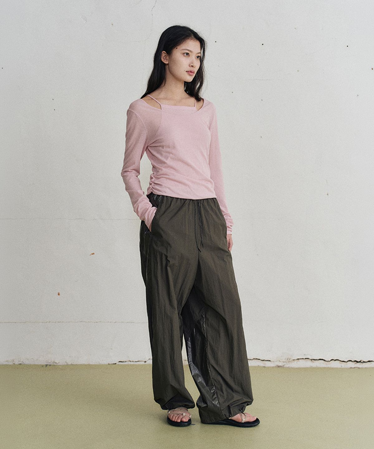 모노크롬(MONOCHROME) niki banding pants (khaki)