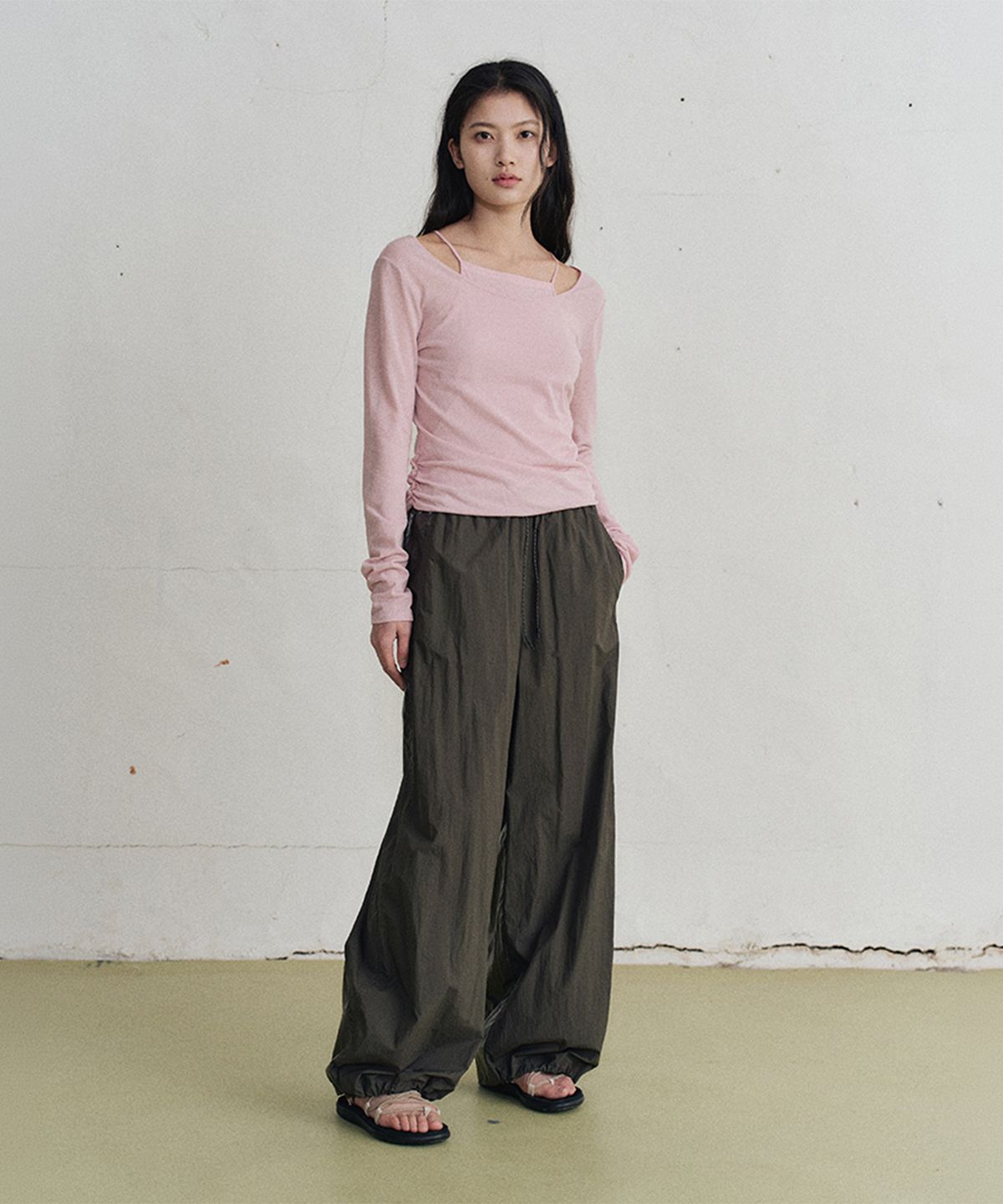 모노크롬(MONOCHROME) niki banding pants (khaki)
