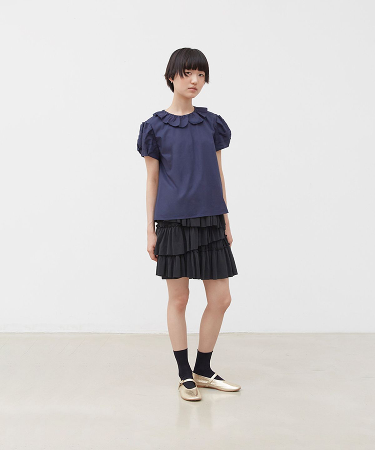 코스모스(COSMOSS) FRILL TUCK BLOUSE (NAVY)