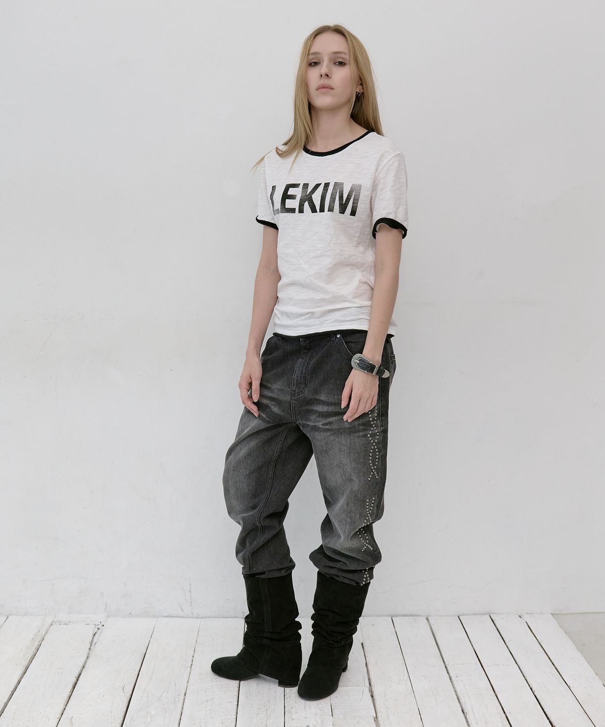 레킴(LEKIM) 레킴 로고 슬럽 티셔츠 (화이트)