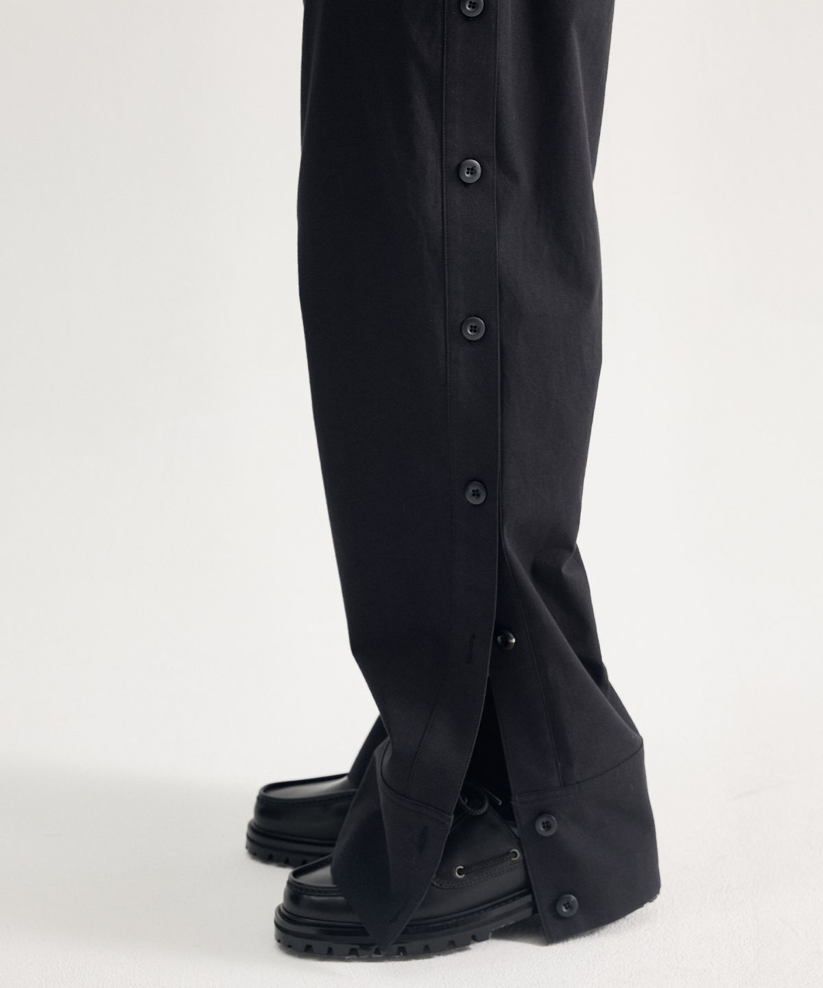 에이치직(H.JIK) Side Placket Cuff Wide Trousers - Black