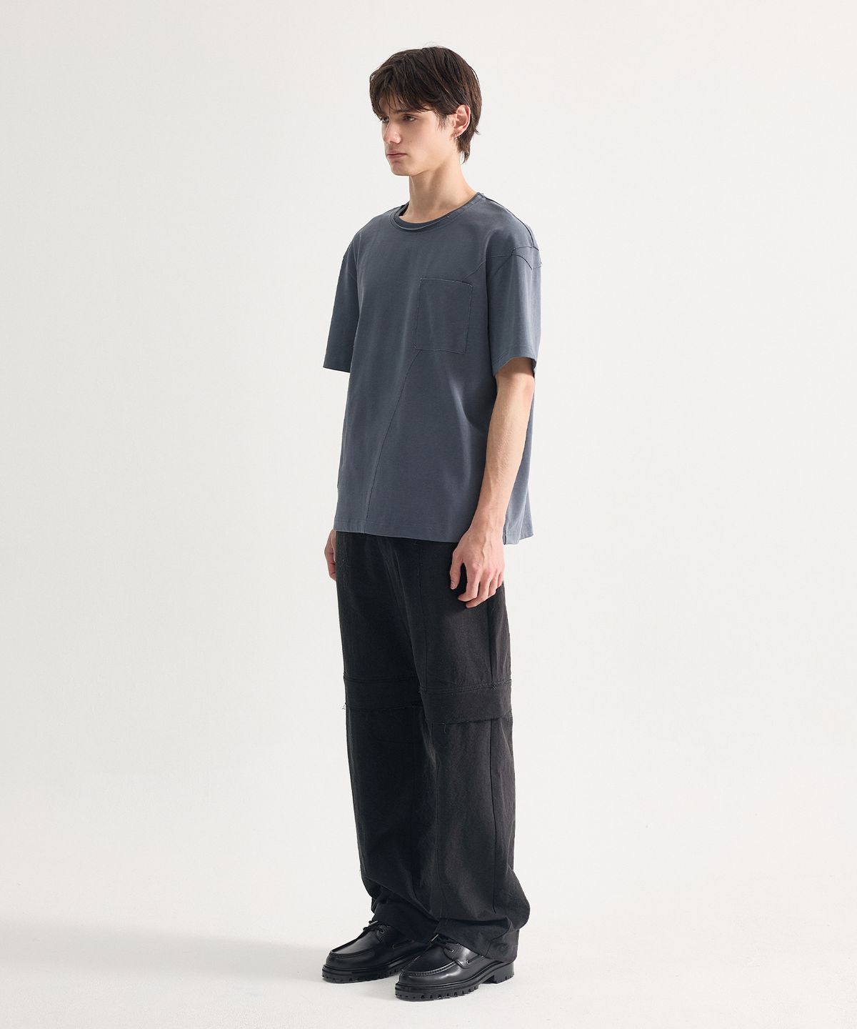 에이치직(H.JIK) Raw-edge Transformable Knee Zip Trousers - Dusty Black