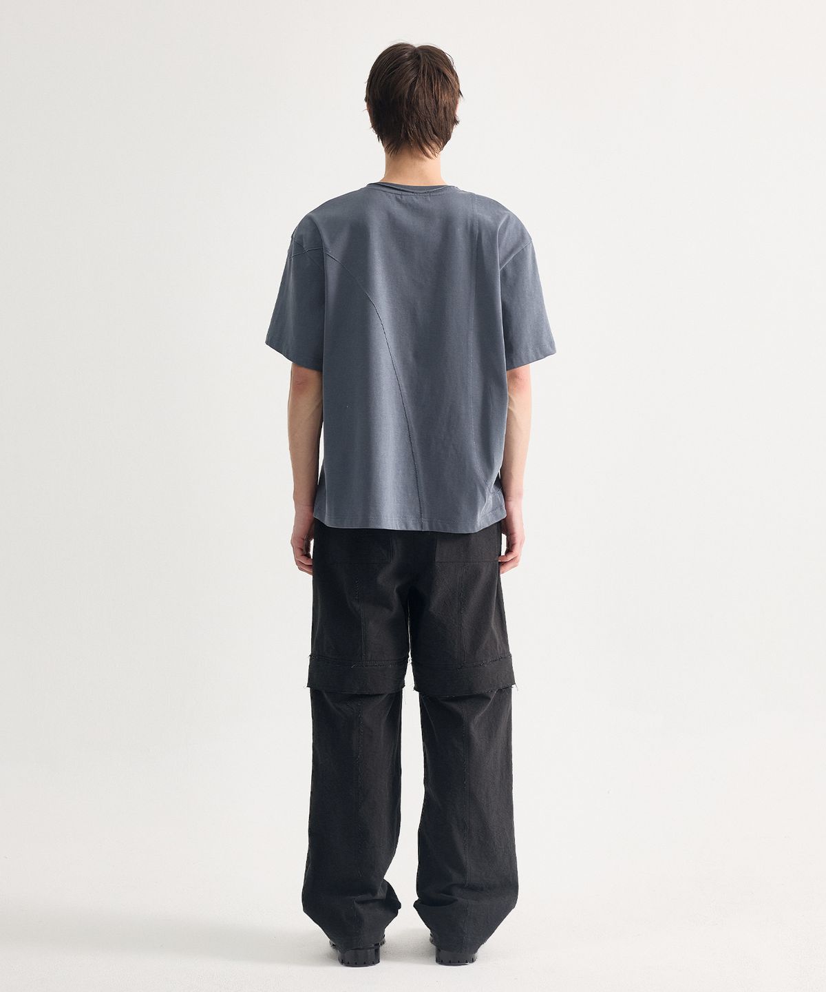 에이치직(H.JIK) Raw-edge Transformable Knee Zip Trousers - Dusty Black