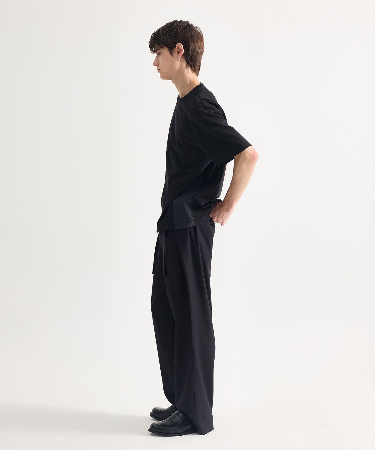 에이치직(H.JIK) Contrast Side Panel T-Shirt - Black